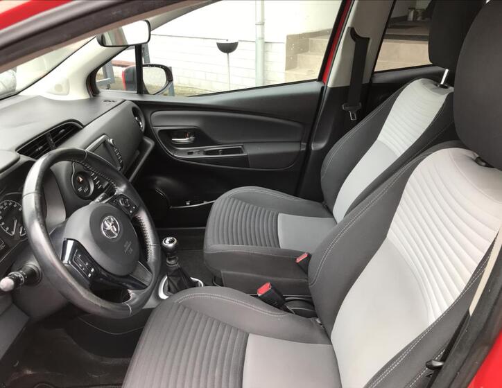 Toyota Yaris 8