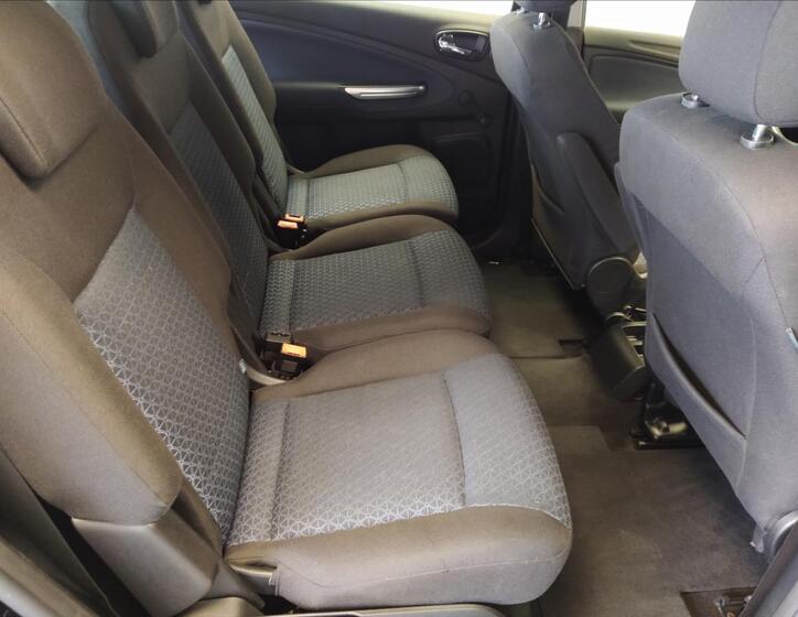 Ford Galaxy 13