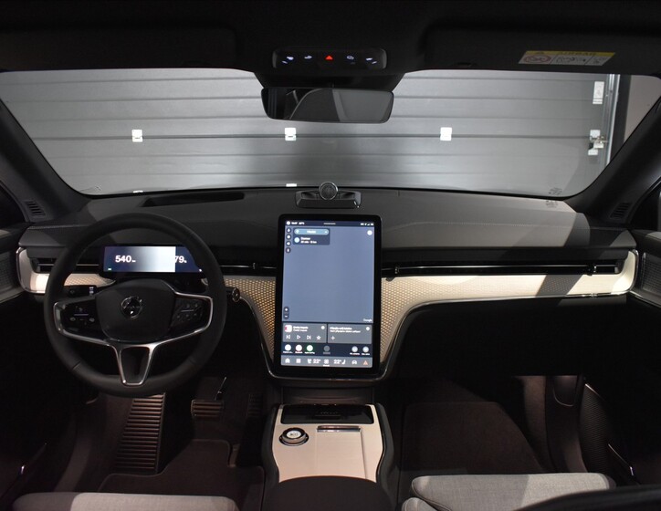 Volvo EX90 36