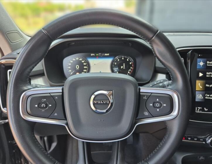 Volvo XC40 8