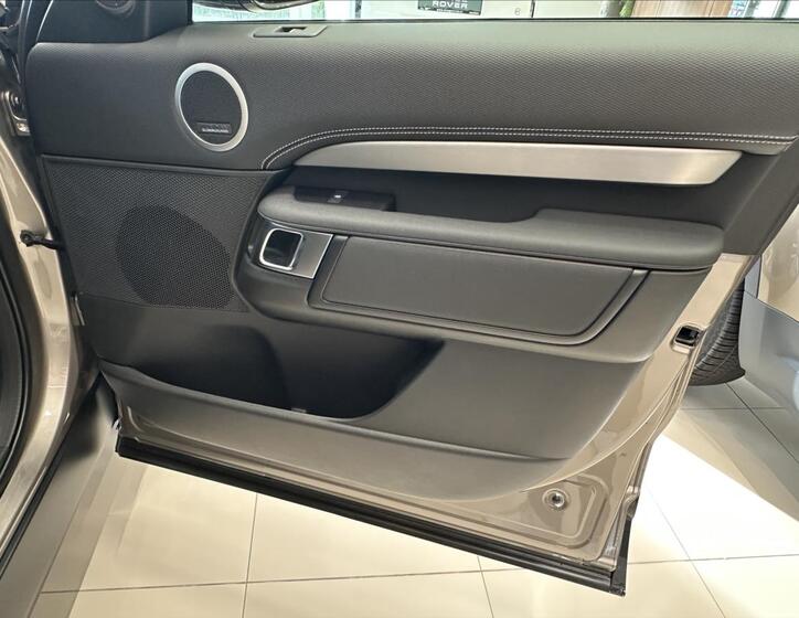 Land Rover Discovery 24