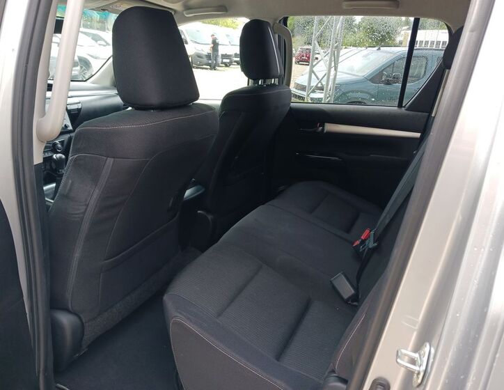 Toyota Hilux 11