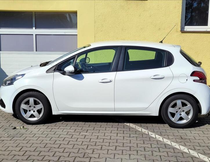 Peugeot 208 6