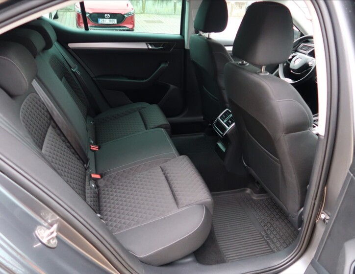 Škoda Superb 10