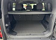 Land Rover Defender 26