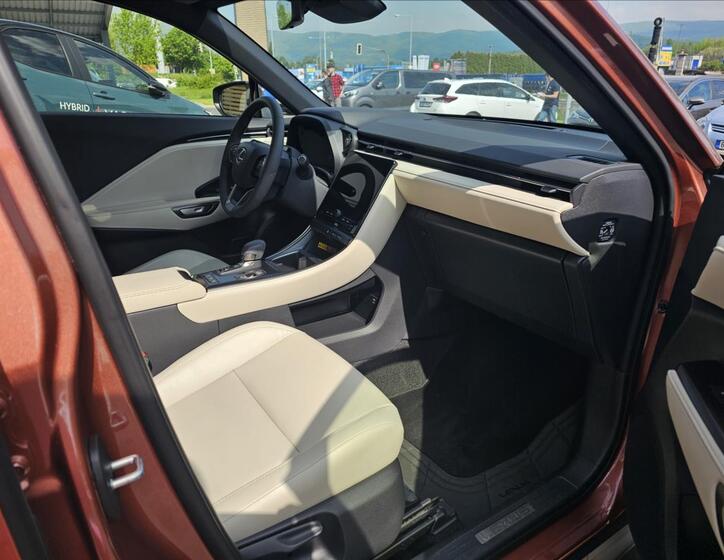 Lexus LBX 16