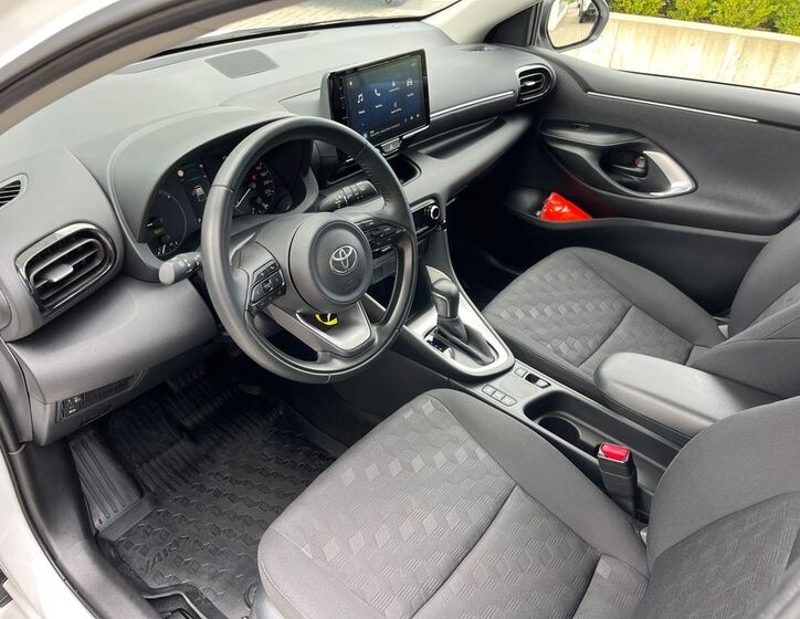 Toyota Yaris 16