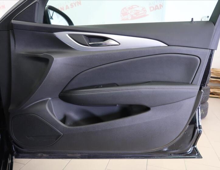 Opel Insignia 11