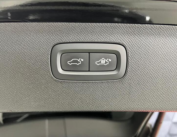 Volvo XC90 30