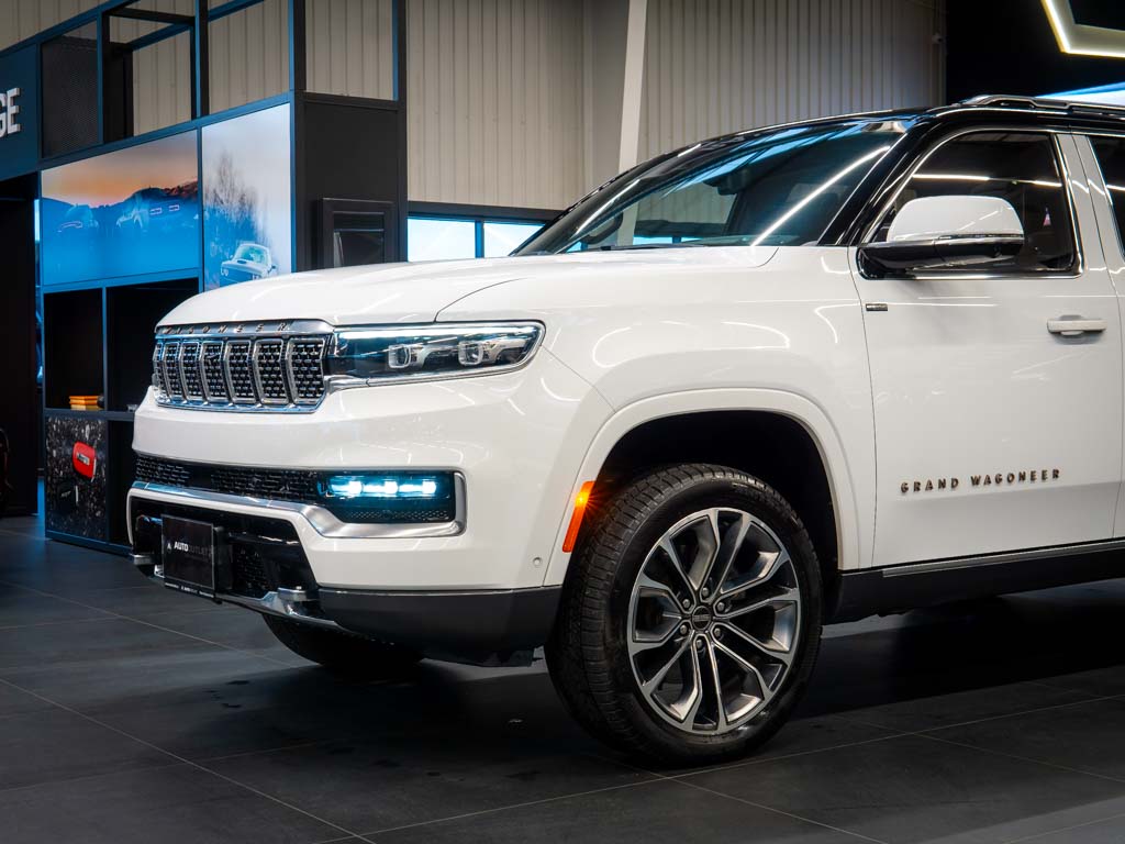 Jeep Grand Wagoneer