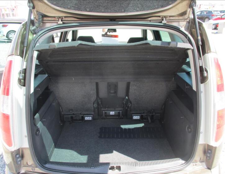 Škoda Roomster 9