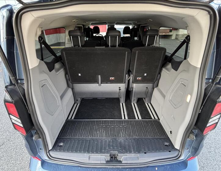 Ford Tourneo Custom 13