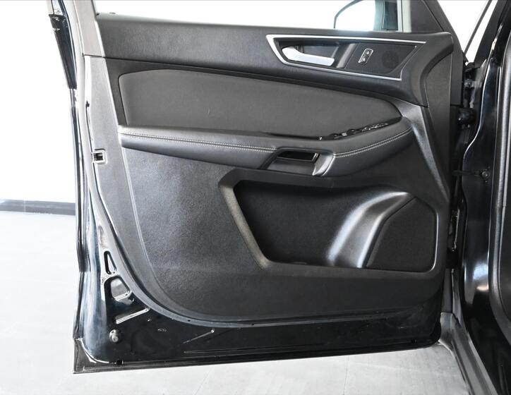 Ford Galaxy 27