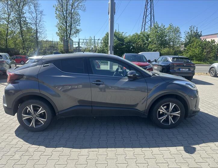 Toyota C-HR 2