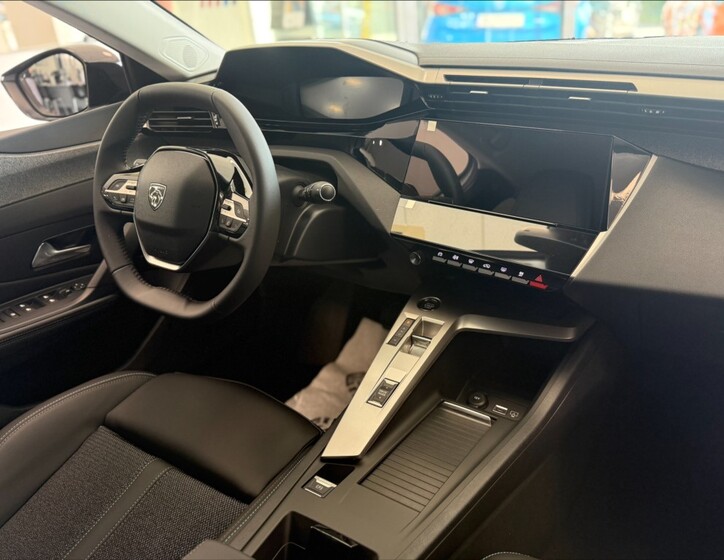Peugeot 408 9