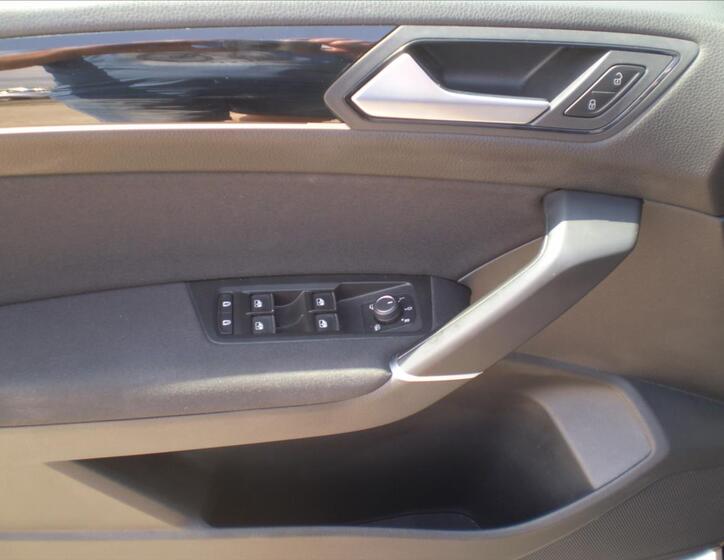 Volkswagen Touran 8