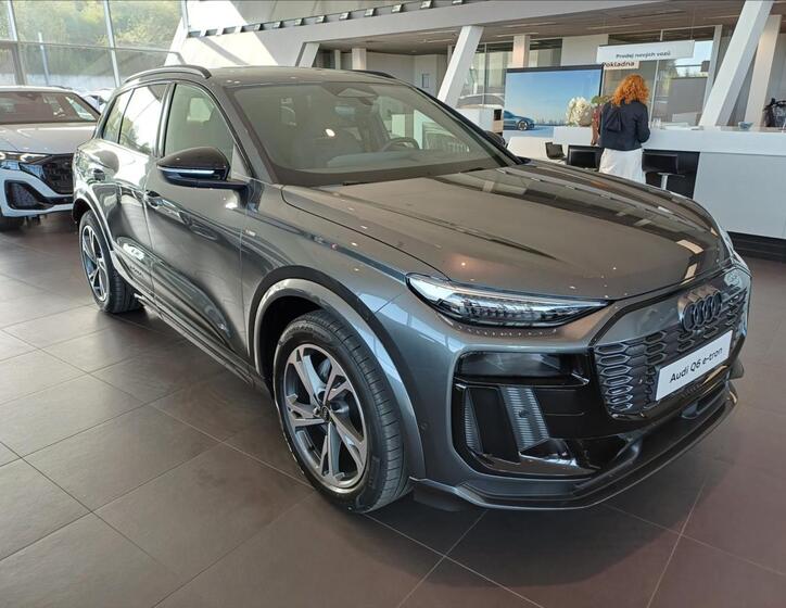 Audi Q6 3