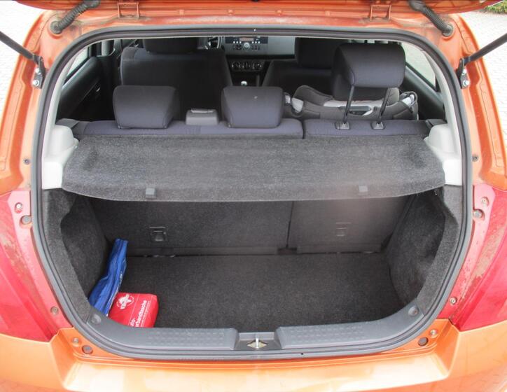 Suzuki Swift 13