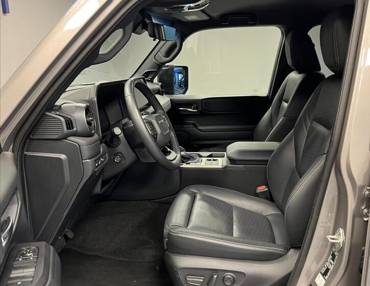Toyota Land Cruiser 5