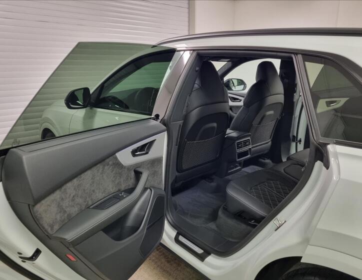 Audi SQ8 15