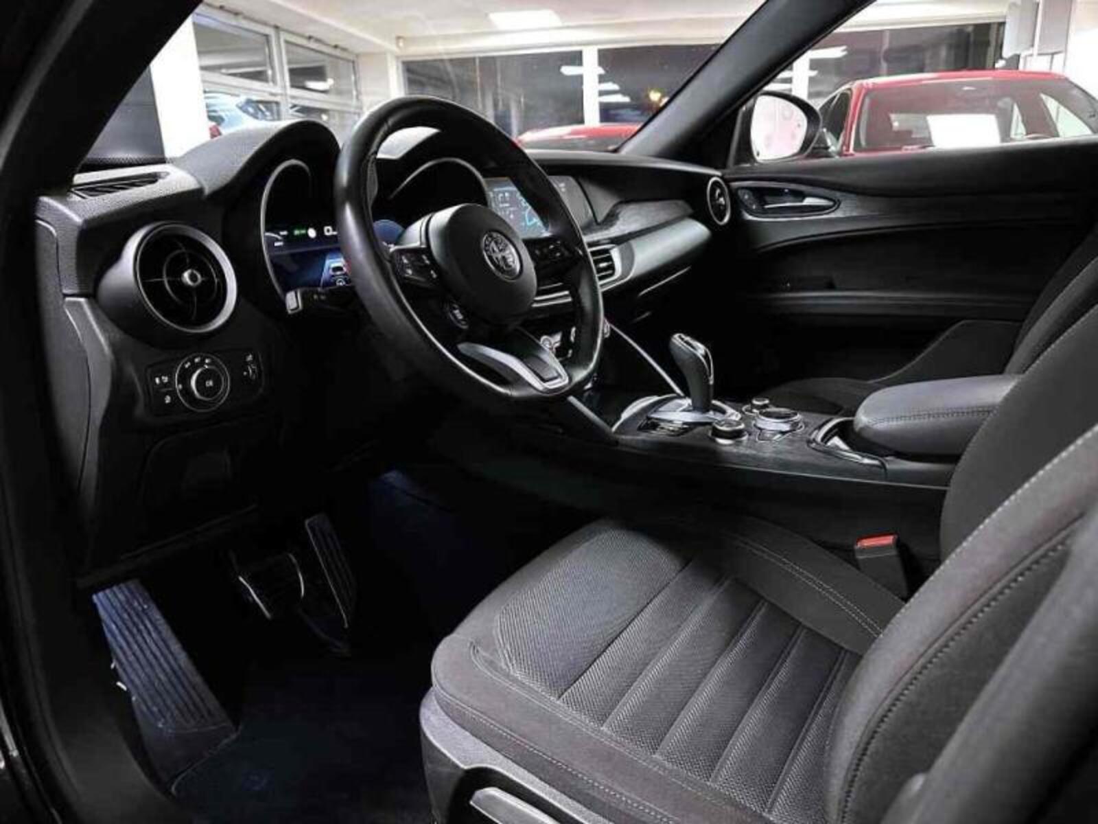 Alfa Romeo Stelvio 6