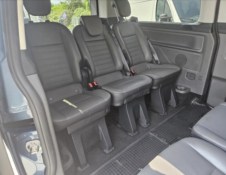 Ford Tourneo Custom 15