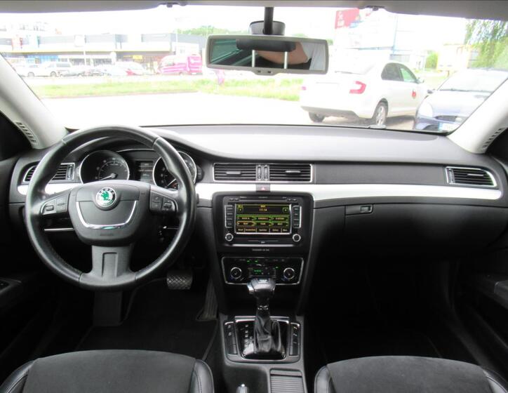 Škoda Superb 9