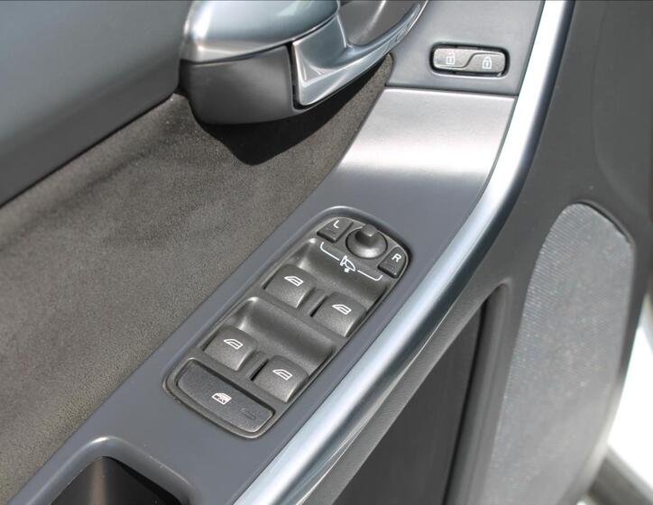 Volvo XC60 30