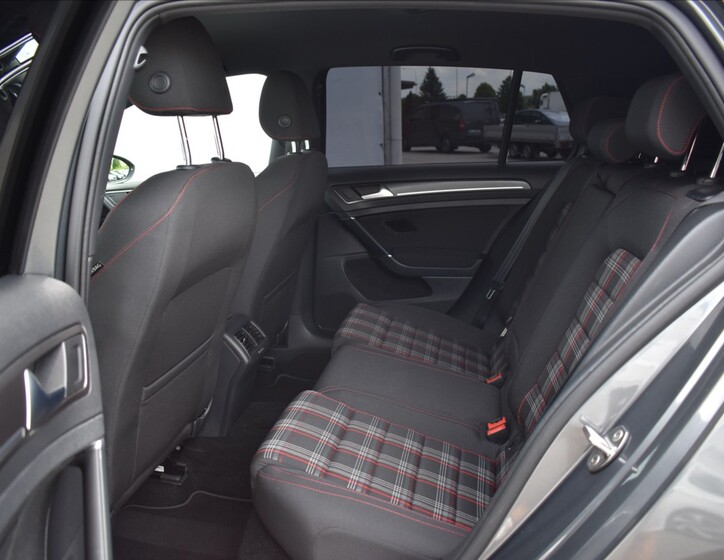Volkswagen Golf 13