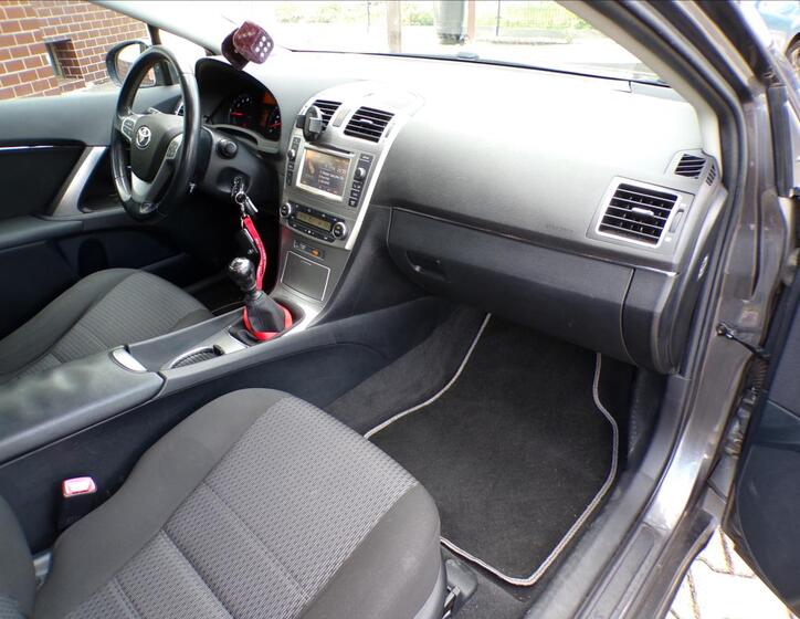 Toyota Avensis 23