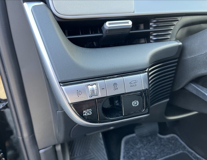 Hyundai IONIQ 28