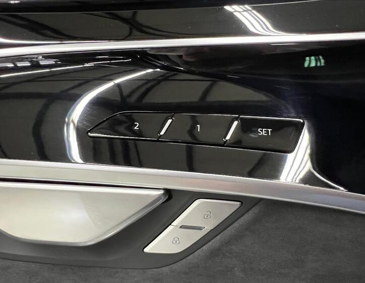 Audi S8 27