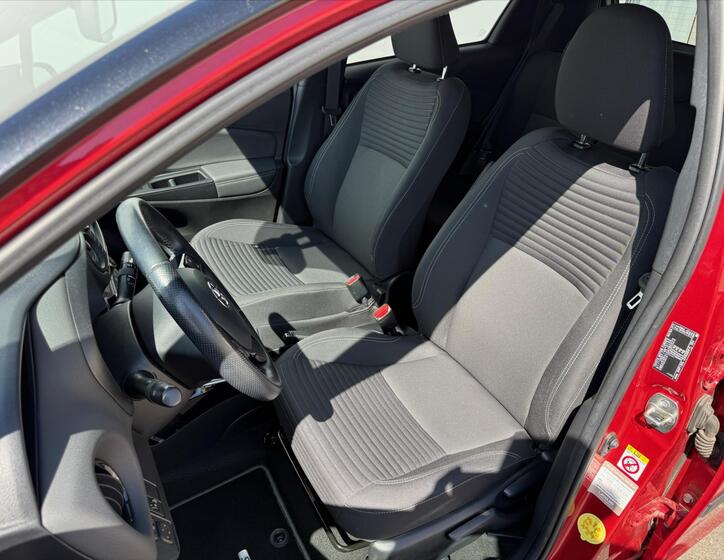 Toyota Yaris 9