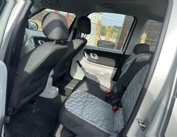 Škoda Roomster 16