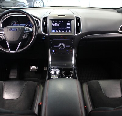 Ford Edge 8