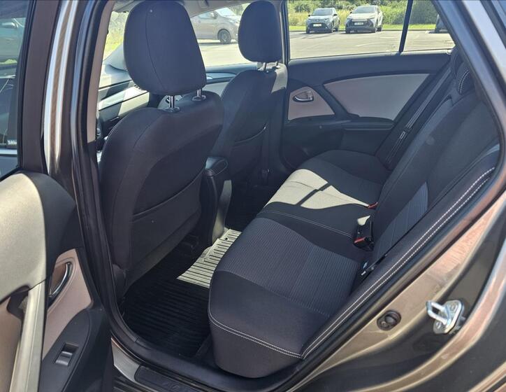 Toyota Avensis 8