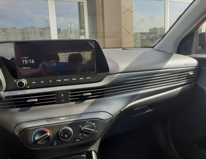 Hyundai i20 8