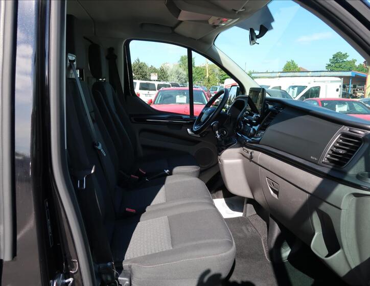 Ford Tourneo Custom 13