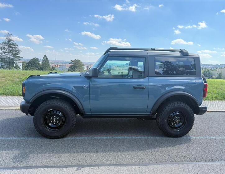 Ford Bronco 6