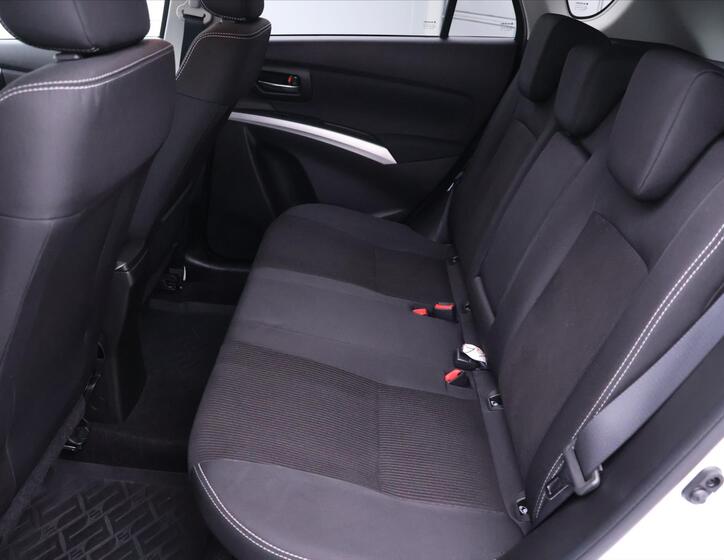 Suzuki SX4 S-Cross 14