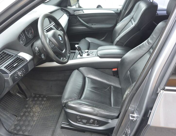 BMW X5 8