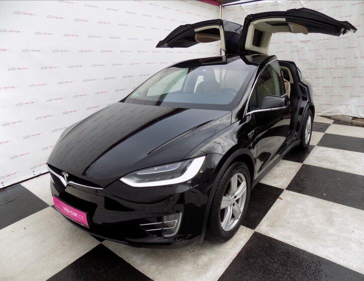 Tesla Model X 1