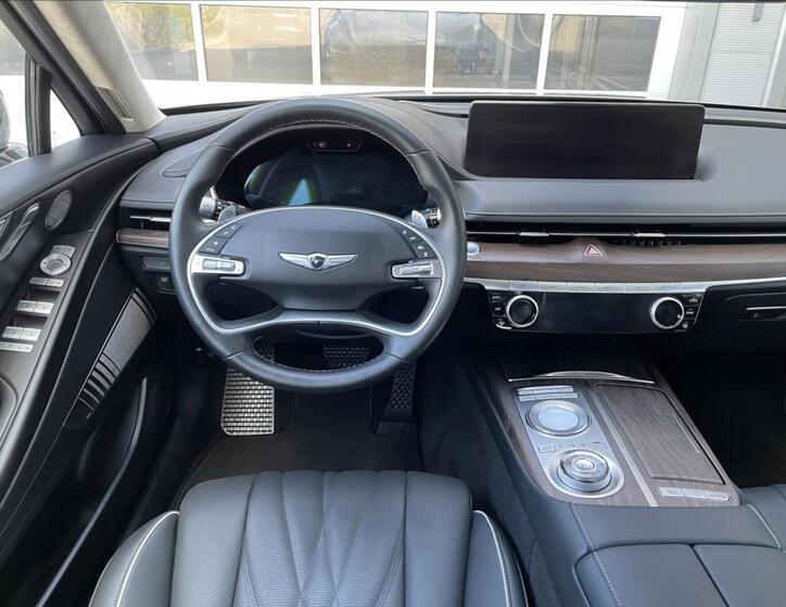 Hyundai Genesis 16