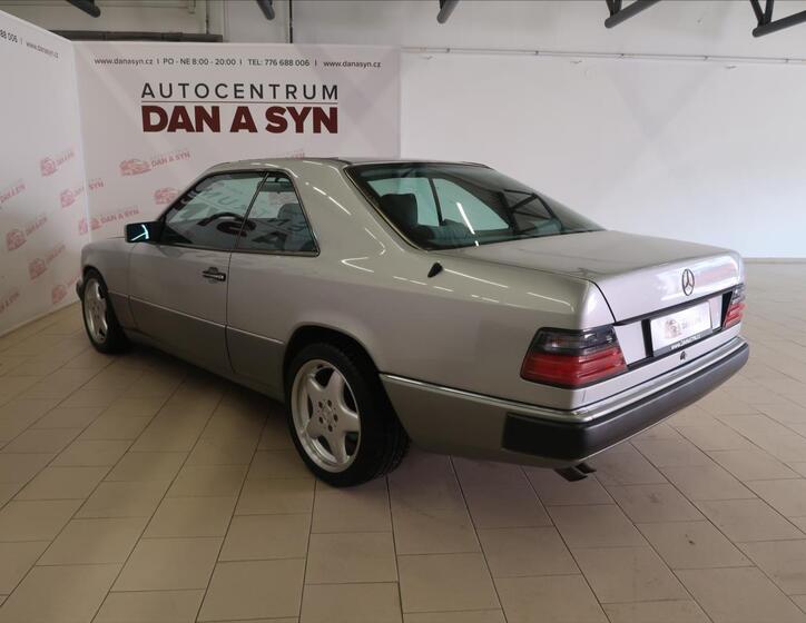 Mercedes-Benz 124 6