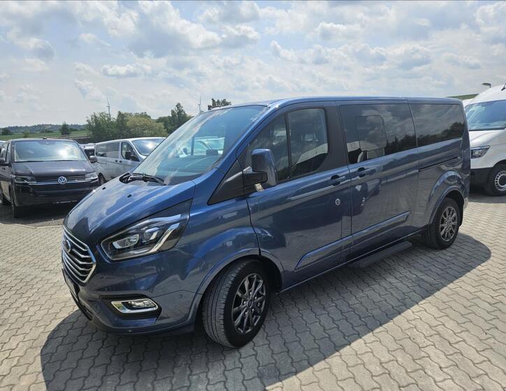 Ford Tourneo Custom 1