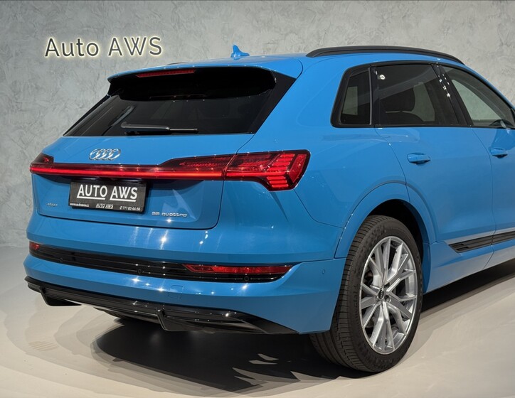 Audi e-tron 11