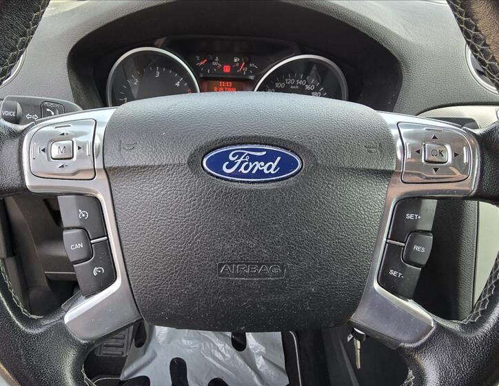 Ford Galaxy 18