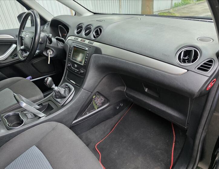 Ford Galaxy 27