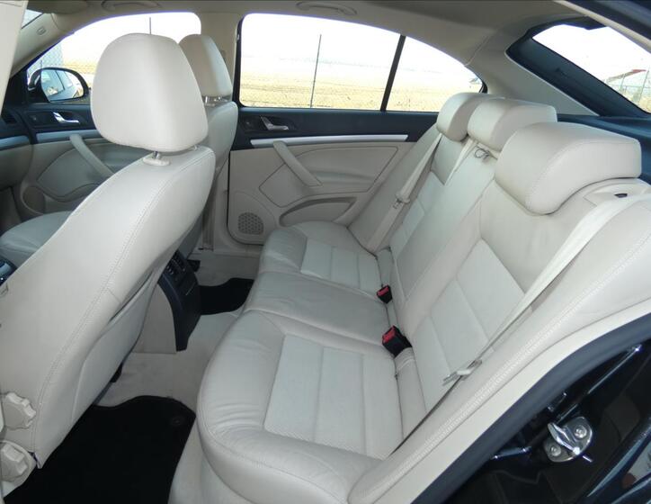 Škoda Octavia 10