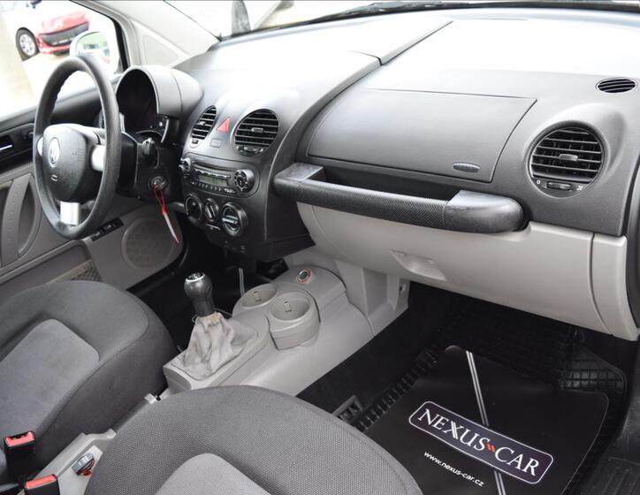 Volkswagen New Beetle 18